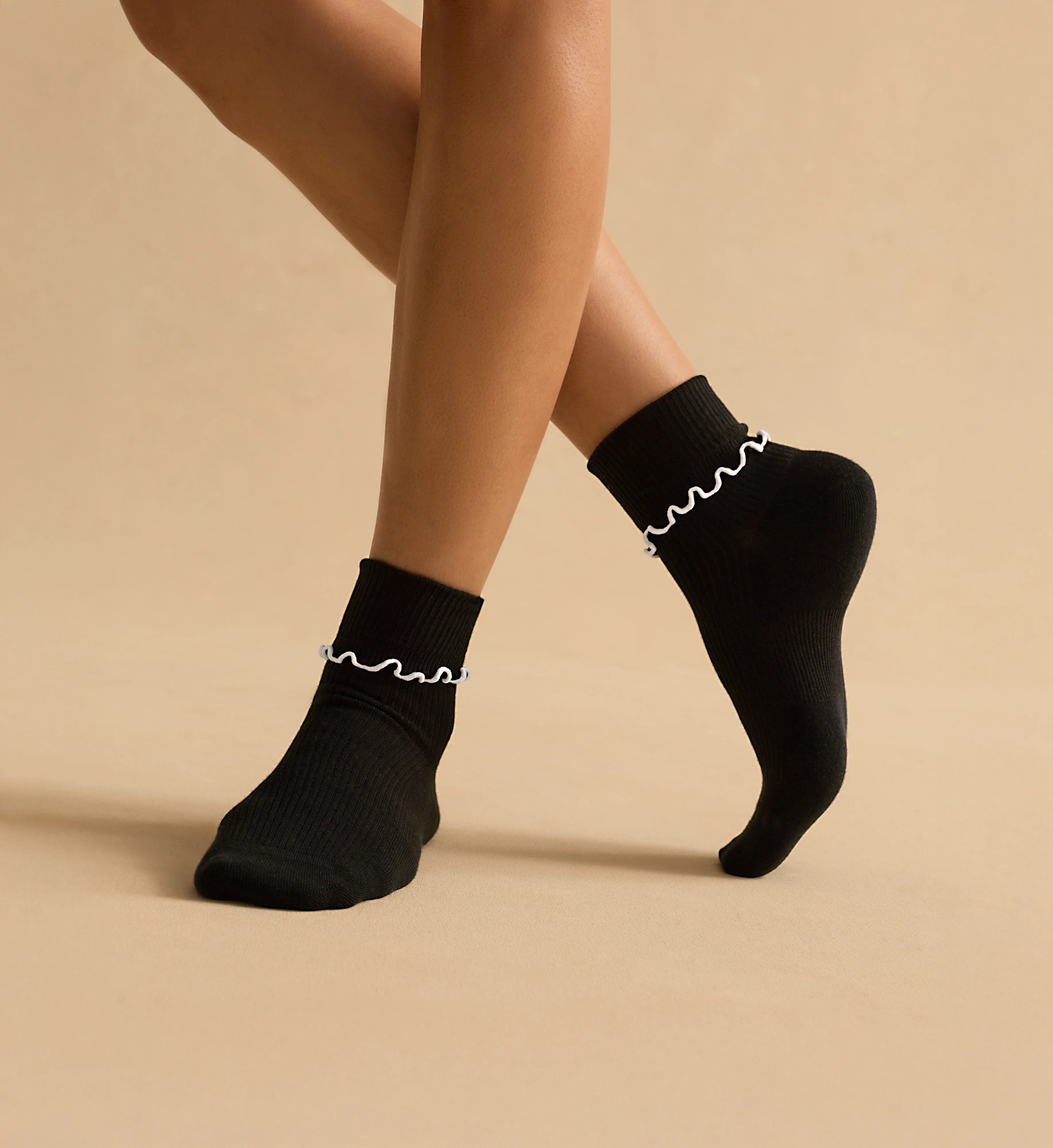 Women's Ruffle Rib Half Calf Socks - Image 7